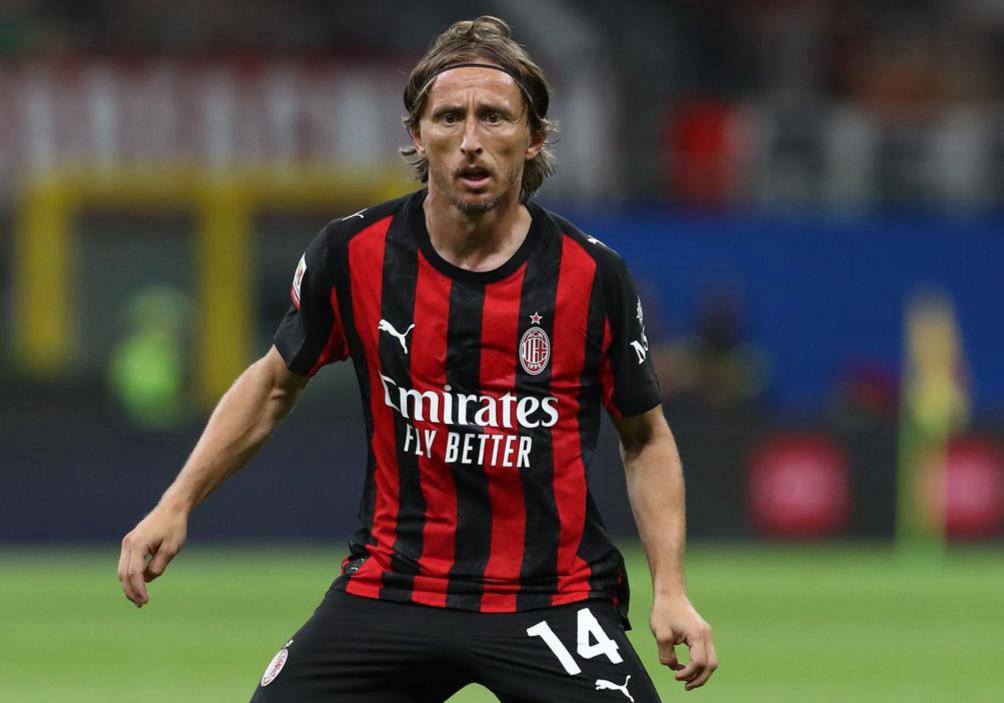 大谷翔平在 2023 年 WBC 对决捷克队后，主动与捷克球员合影，展现崇高运动风度