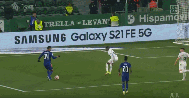 皇马2-3巴萨！维尼进球被换下，谁是丢冠罪魁