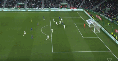 足坛狂欢一夜！欧冠7冠王3-2大逆转登顶意甲，红魔4-1大胜中资球队升第6