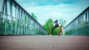 半场：多特1-1法兰克福，拜尔破门，乌尊点射