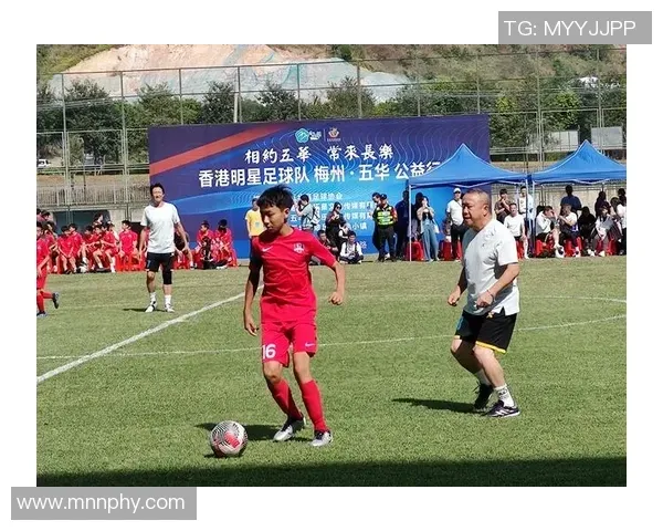 国足本届世预赛对日沙澳战绩为六战全败，上届战绩2平4负